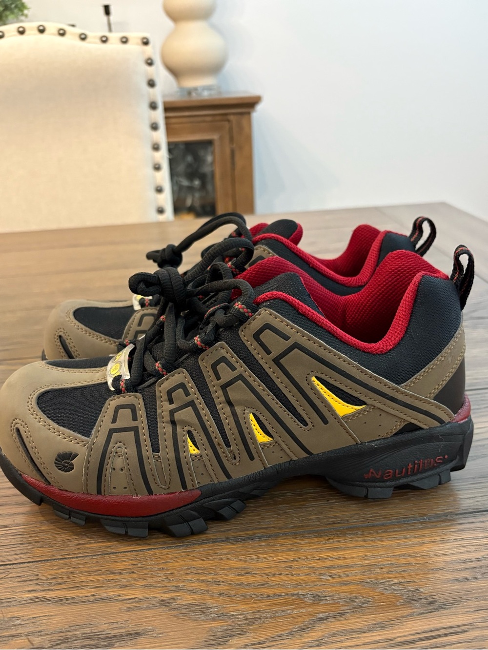 Nautilus Men's Athletic Safety Toes Shoes in Tan, Black and Red Size 8 1/2 NWT